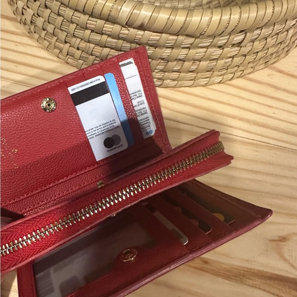 Embossed Red small wallet - Picture 3 of 3